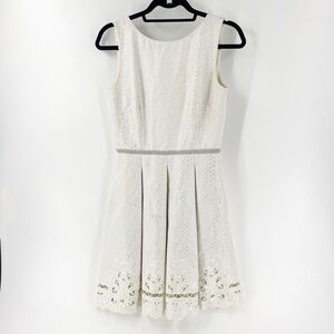 ✅  Katherine Kelly Pearl White Fit & Flare w/ beaded details & POCKETS Size 4‎